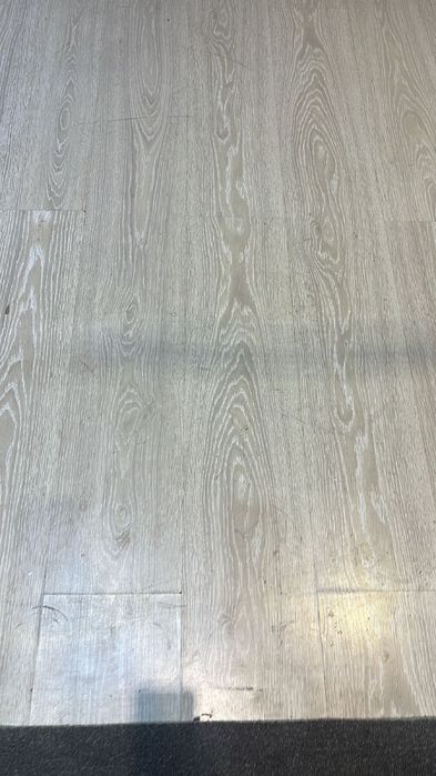 Ламинат коричневый и серый в хорошем состоянии