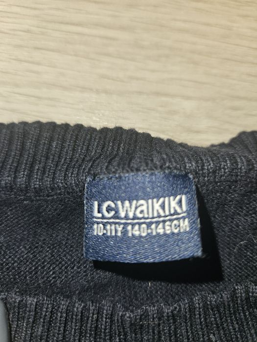 Pulover LC WAIKIKI 10-11ani ca nou