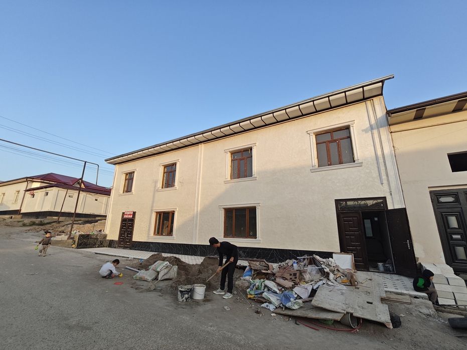 Уч кахрамон постидан 5 км шурода. Коттедж 5 хона 2 этаж