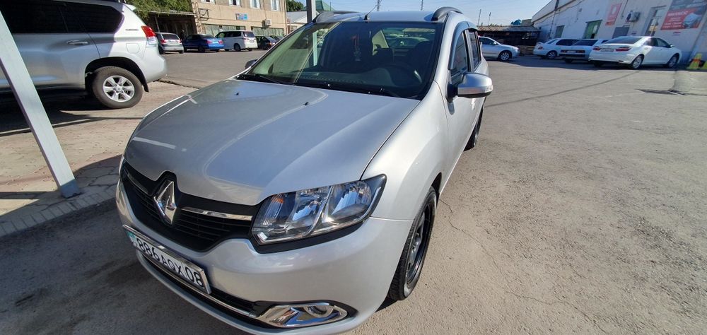 Автомобиль Renault Logan 2015