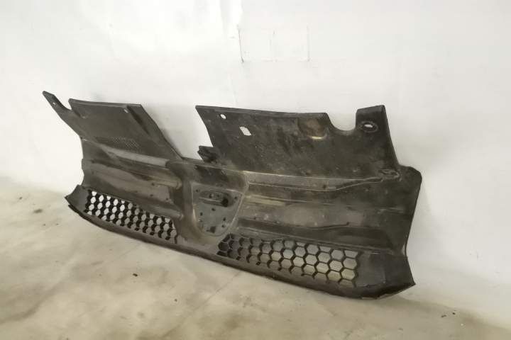 Grila Centrala Radiator Originala In Stare Buna  Dacia  Logan  2 [2013