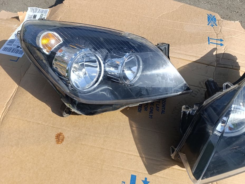 Комплект фарове Опел Астра H / Opel Astra H