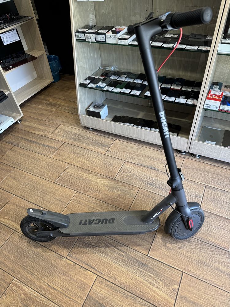 Trotineta electrica Ducati Pro-I Evo, 350W, Autonomie 25 km, 25 km/h!
