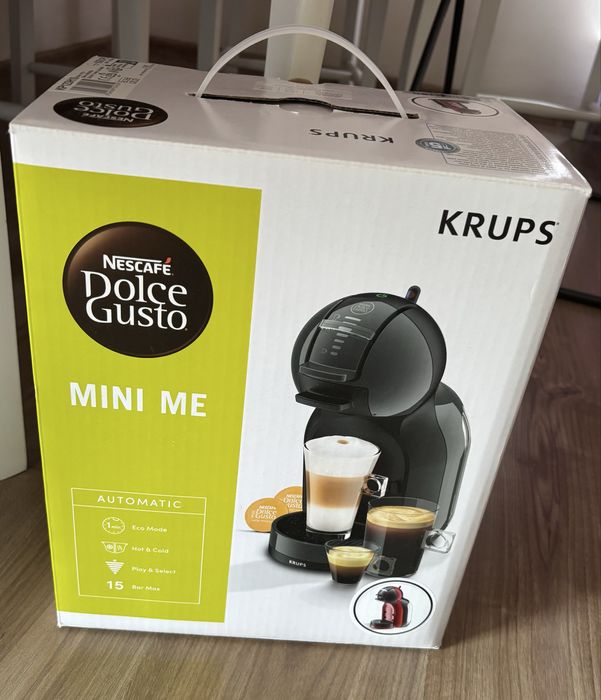 Кафе машина Dolce Gusto + шкаф за капсули