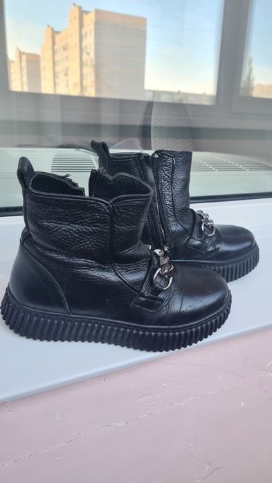 Продам детскую обувь ,натуралка