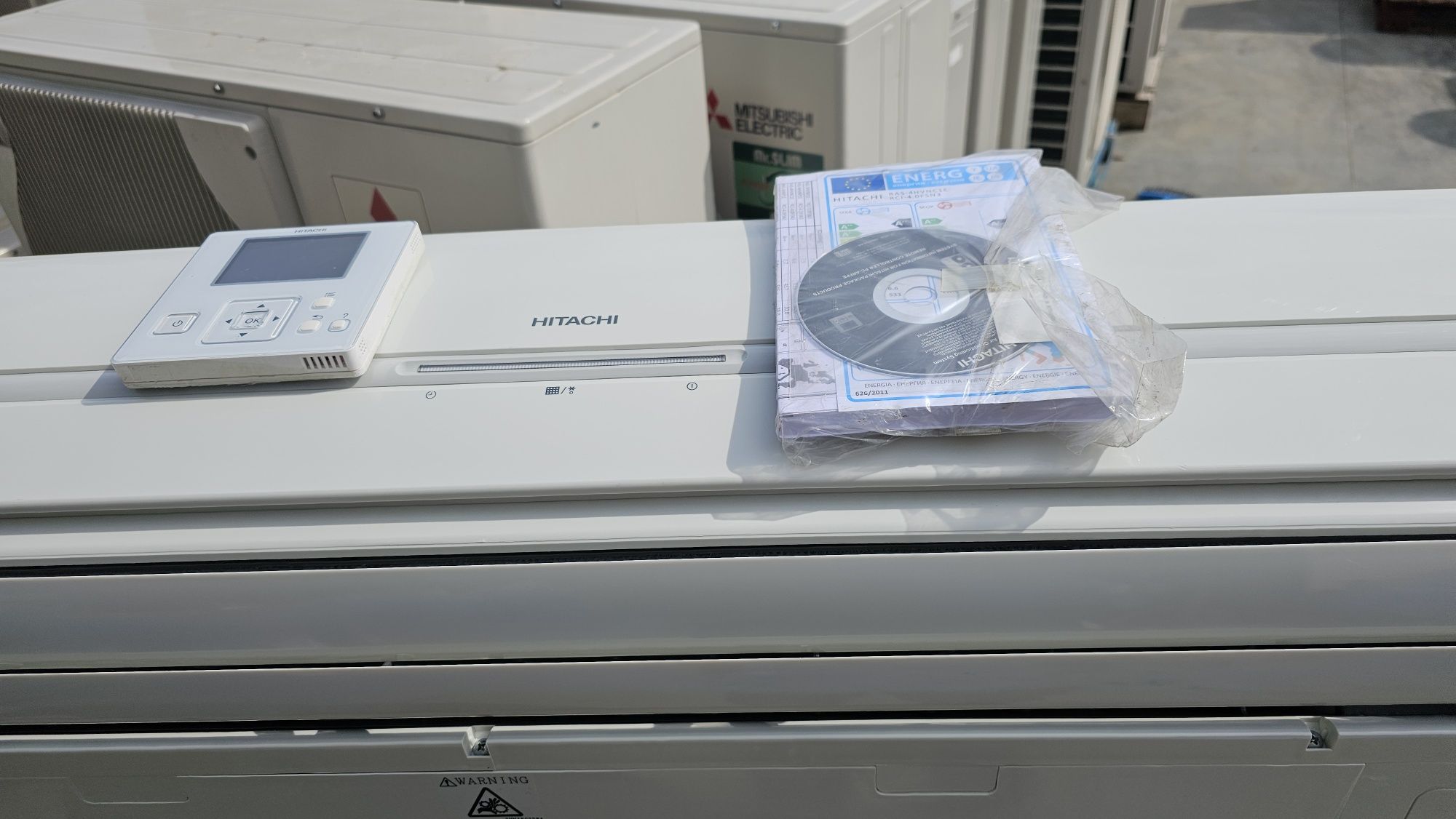 Hitachi 10kw стенен климатик RAS-4HVNC1E