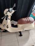 Scuter electric vespa pentru copii