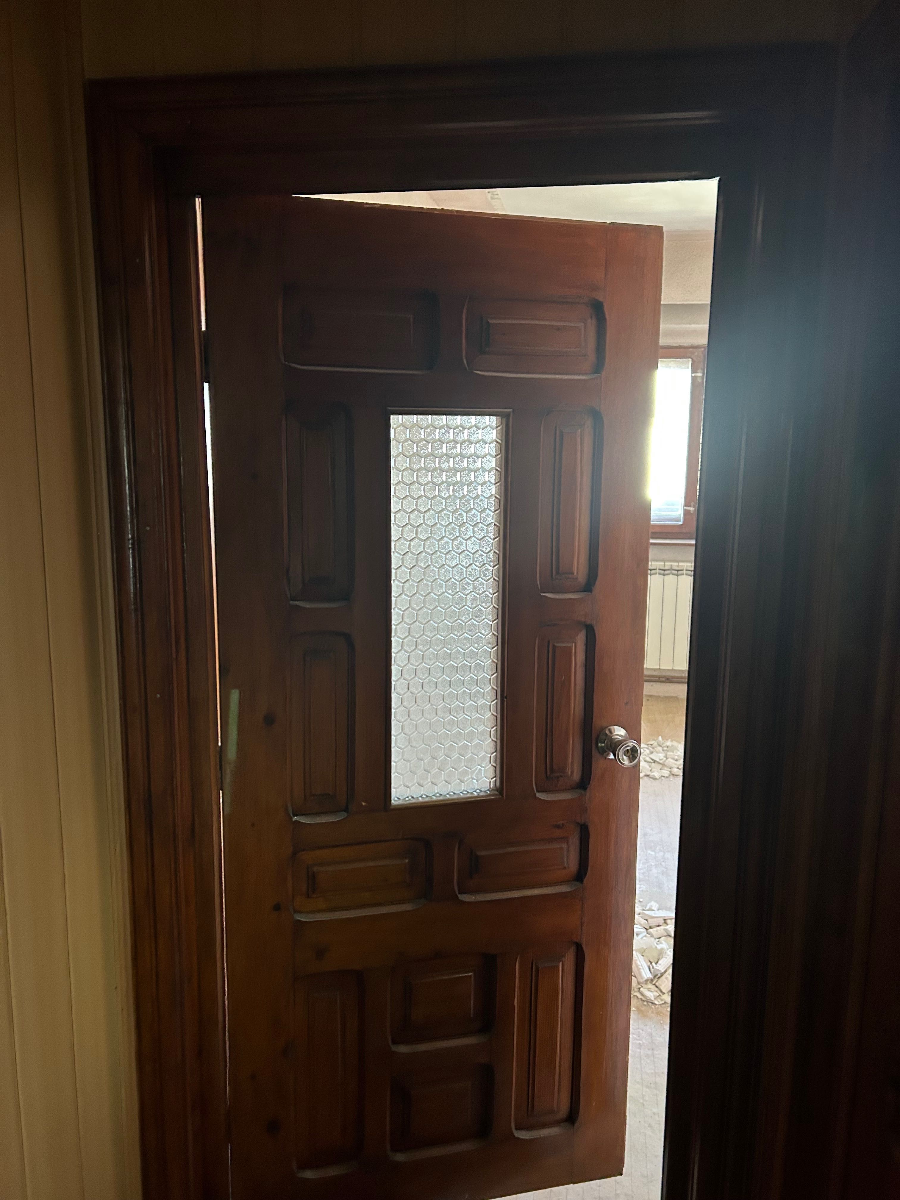 Urgent vând 6 uși de interior second, din lemn