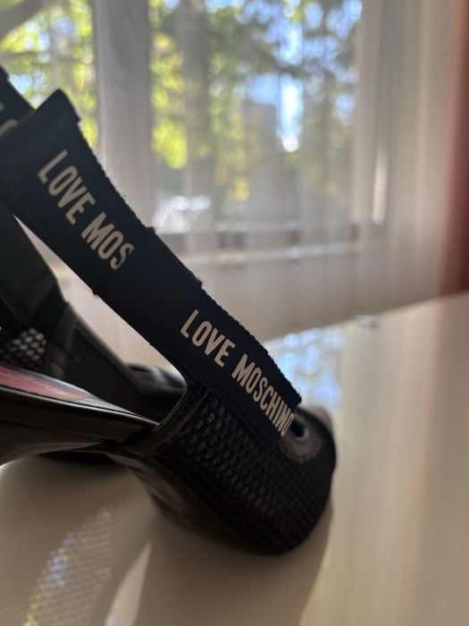 Черни токчета Love Moschino