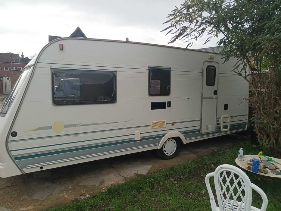 Каравана Lunar 4-места