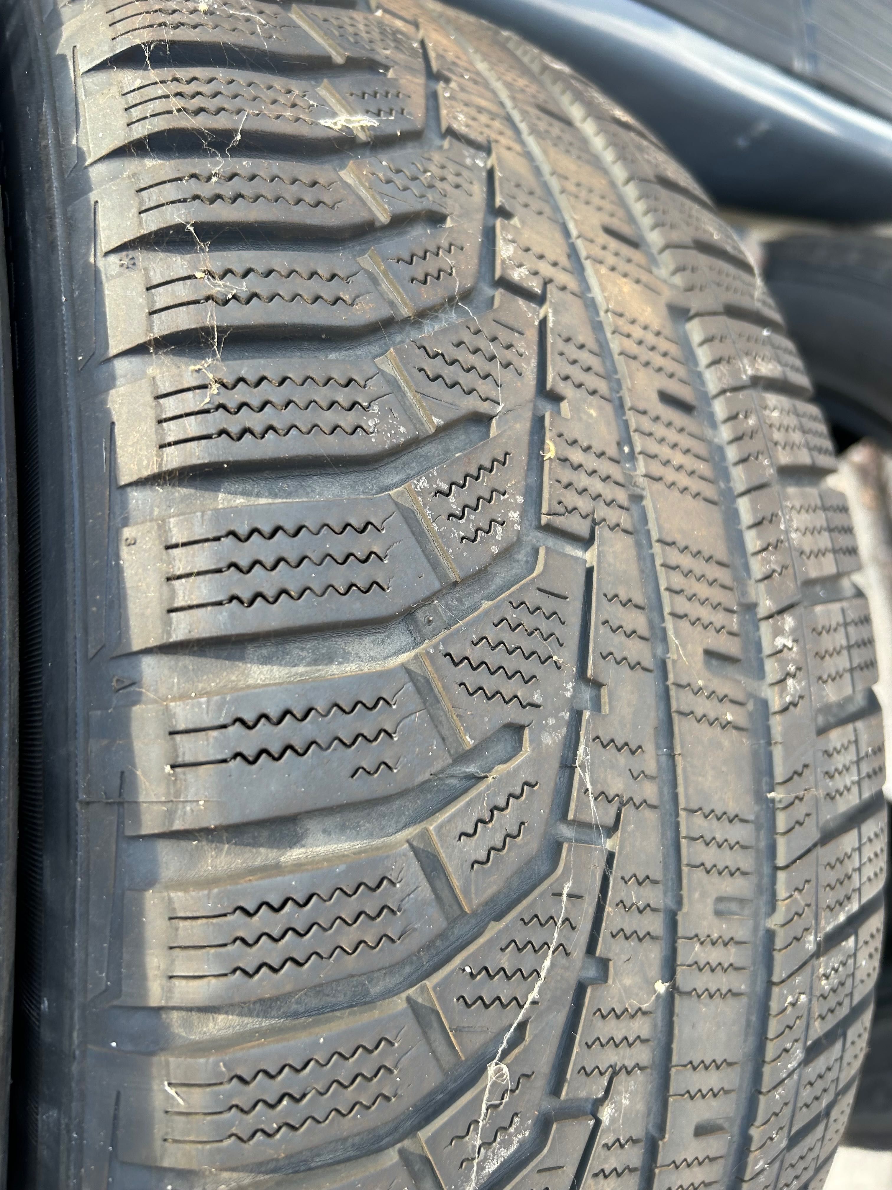 Set 4 Anvelope iarnă Hankook 225/55 R17