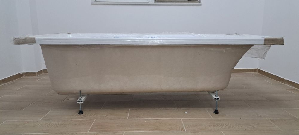 Vând cadă 180x750 cm
