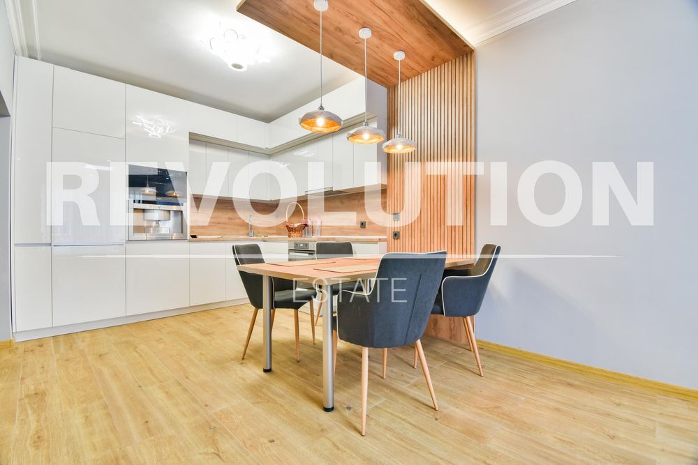 Дава се под наем Тристаен апартамент в София, Център - 90 кв.м за 2000 € - Снимка #1