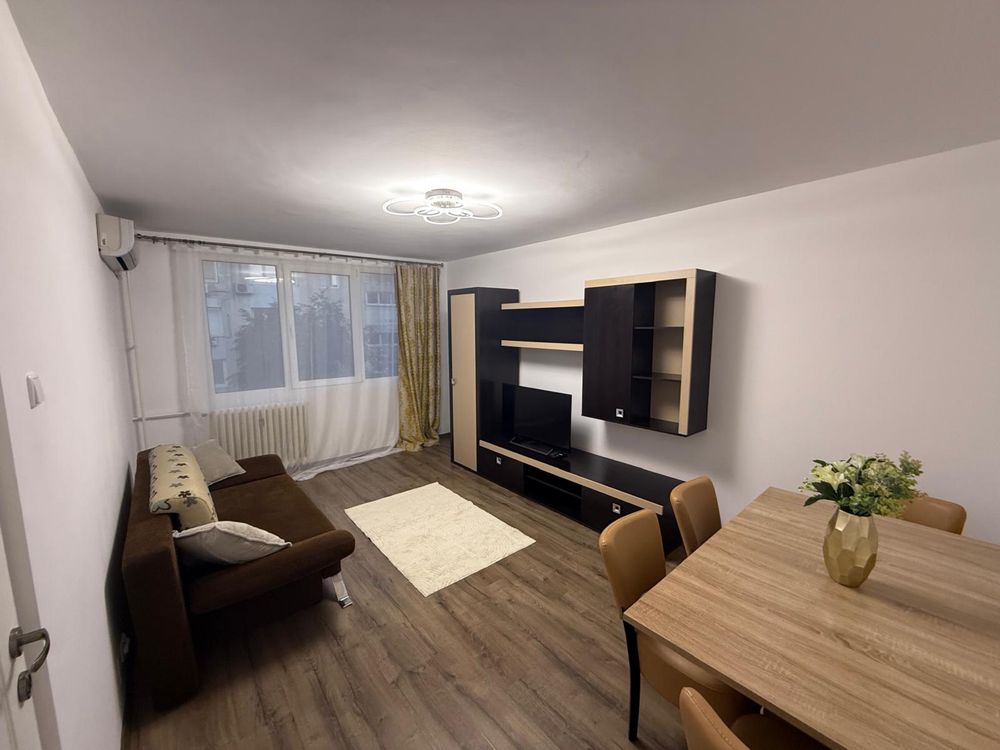 Apartament  4 camere de inchiriat