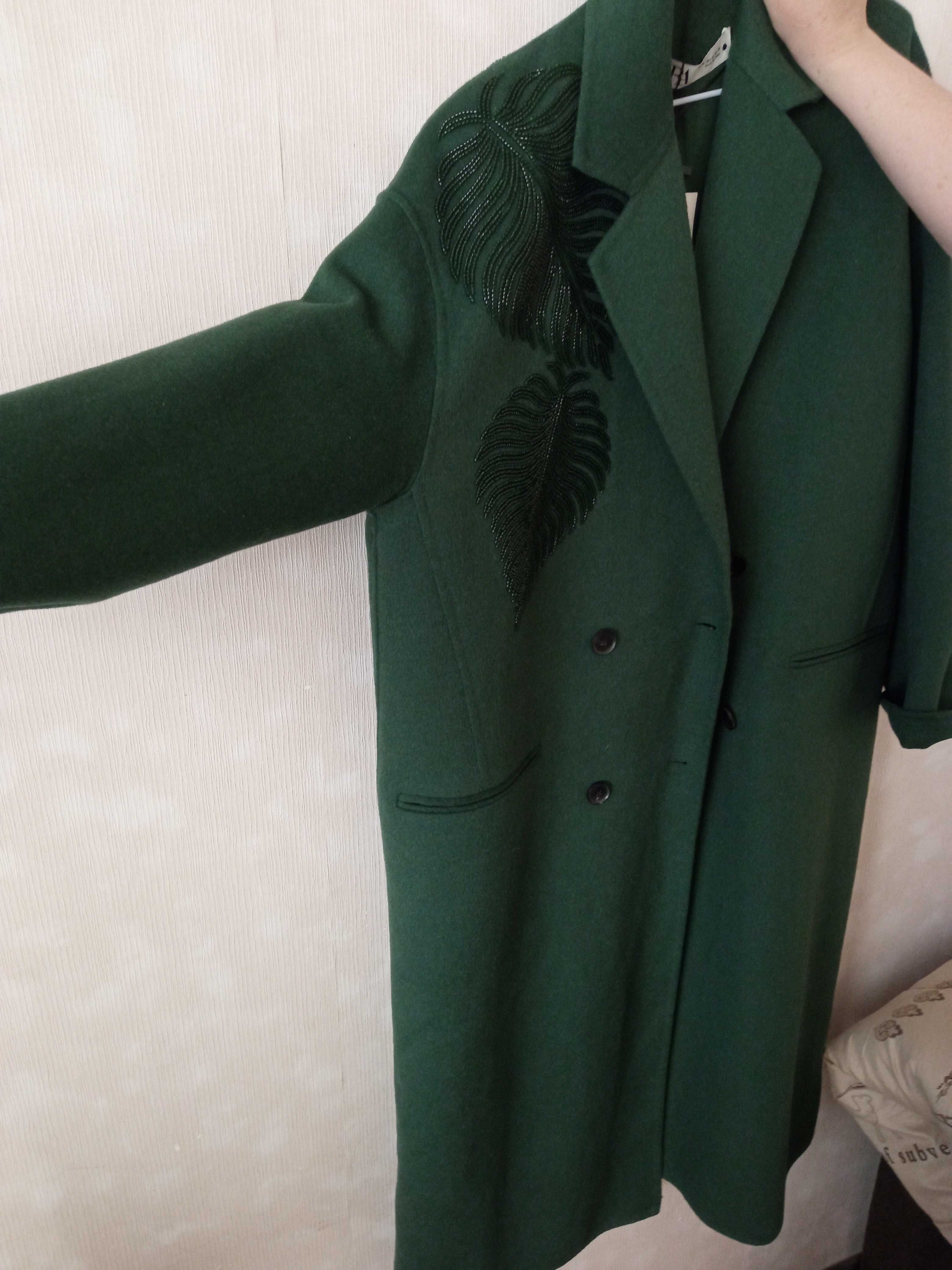 Пальто Zara двубортное с вышивкой