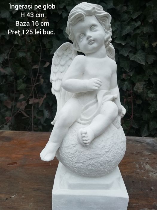 Îngerași decorativi din ciment alb cu praf de marmura 43 cm
