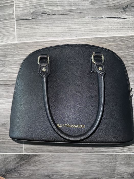 Geanta Truttrussardi purtata, dar in stare buna