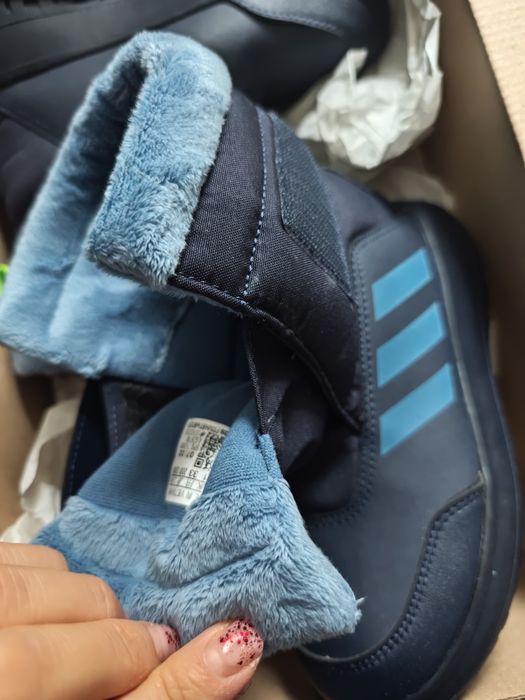Апрески Adidas. Детски зимни обувки