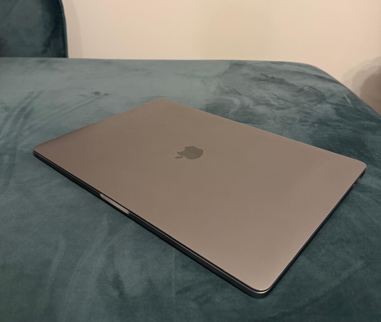 Macbook Pro 16 inch, Touch Bar,  i9, SSD 1TB, late 2019.
