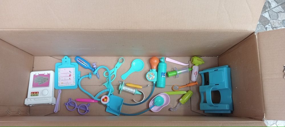 Microfon, ustensile doctor, mini chiuveta, mini troler, ghicitor