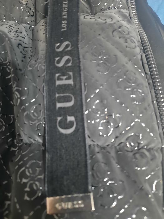 Оригинално яке на маркага GUESS