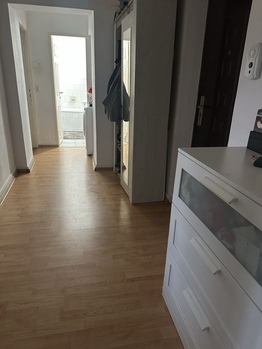 Vand apartamant 2 camere, pietroasa