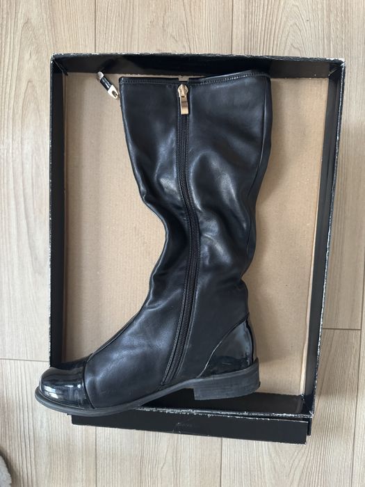 Нови елегантни ботуши