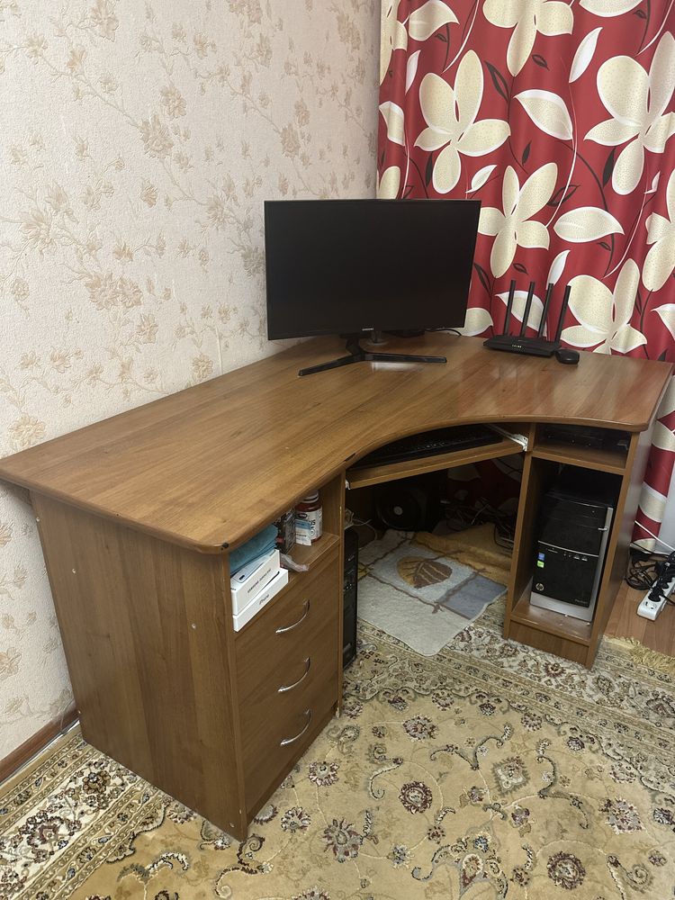 Продается офисный стол