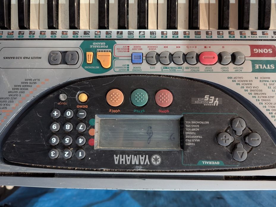 Ретро синтезатор Yamaha