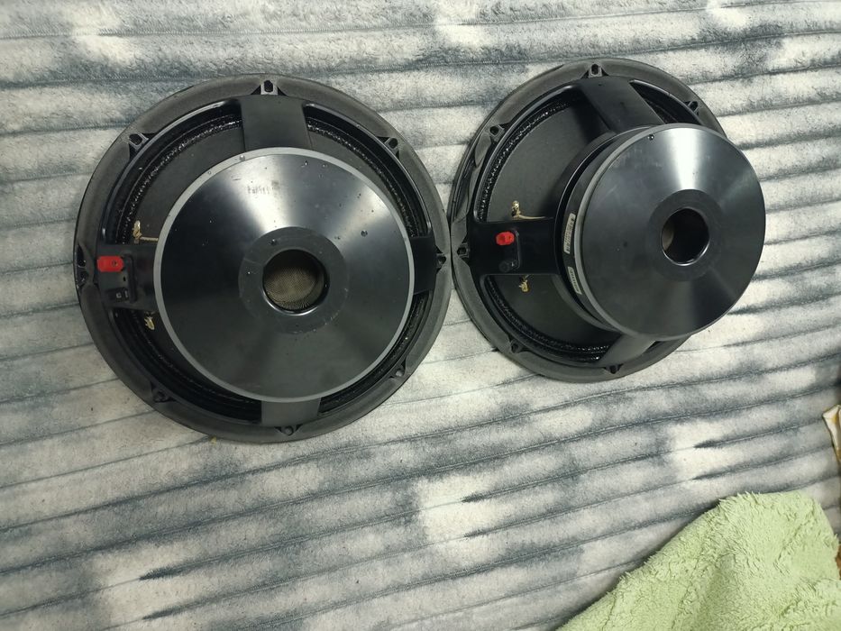 Vând doua difuzoare originale din boxele rcf