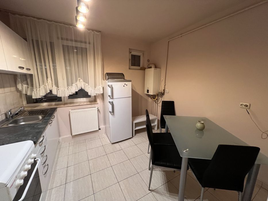 Închiriez apartament 2 camere centru