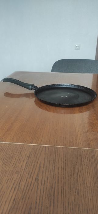 Продается  сковородка блинная 32 см диаметр