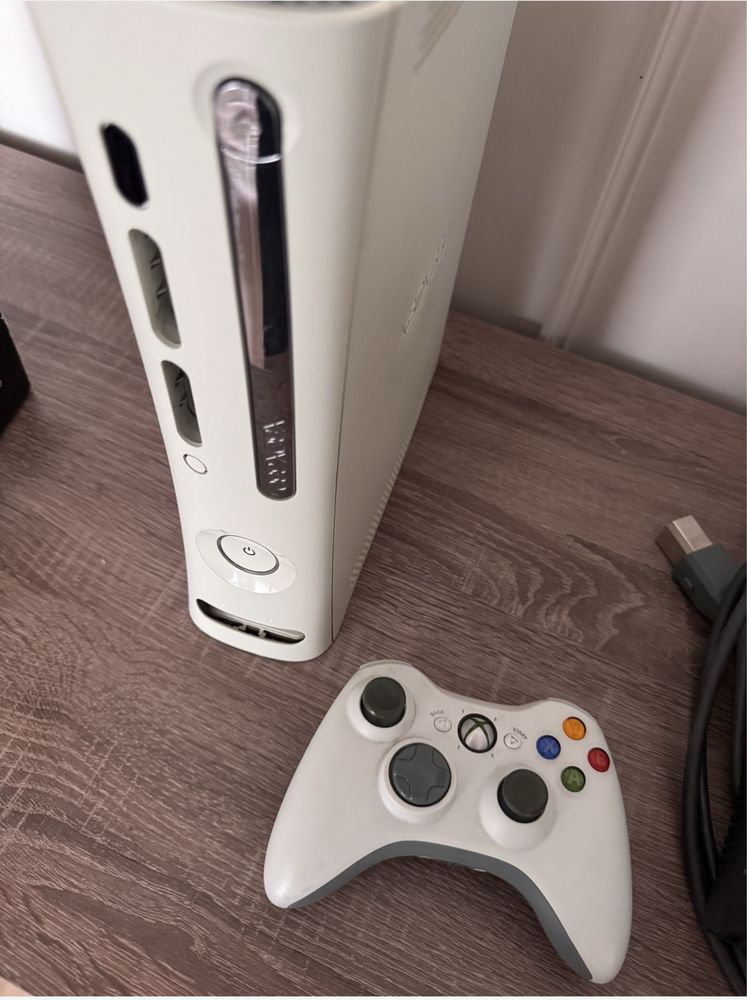 Продам Xbox 360 Arcade