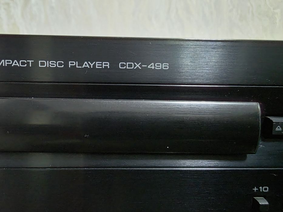 Yamaha CDX - 496 CD проигрыватель сотилади