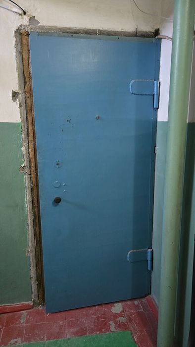 Продам железную дверь