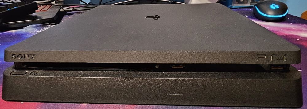 Vand PS4 +4 jocuri incluse