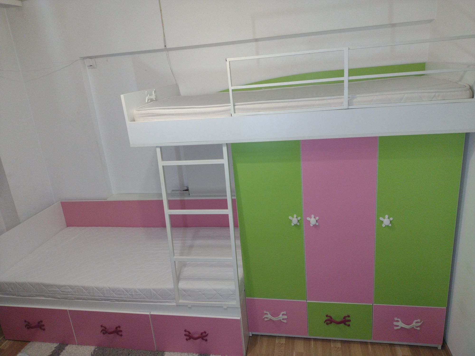 Mobilă dormitor copii cu paturi etajate