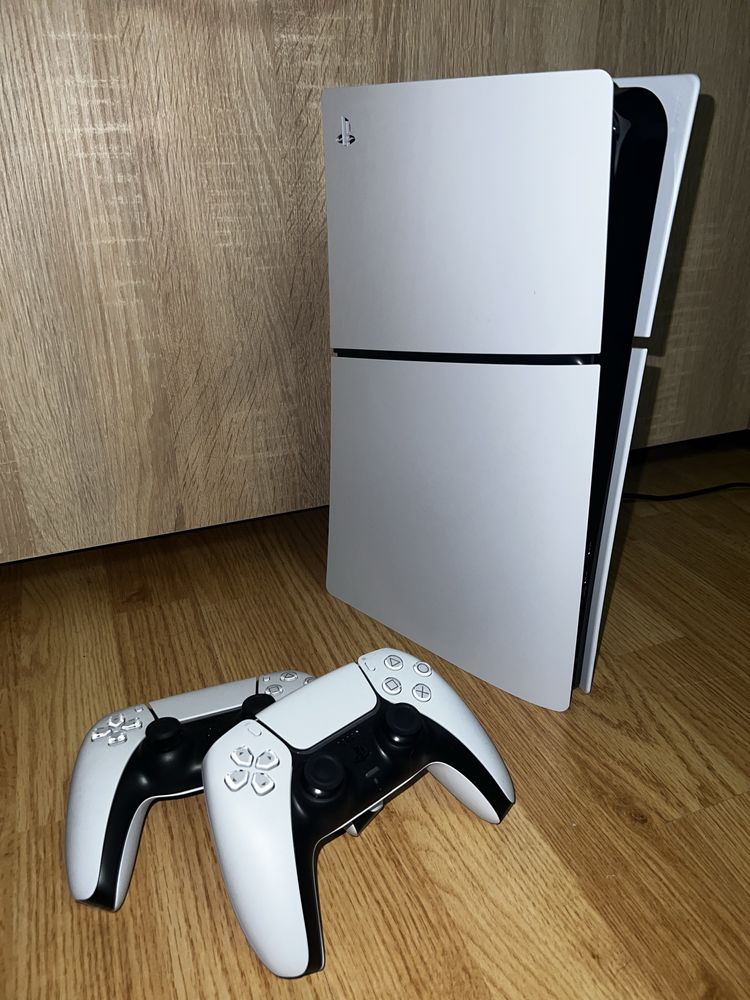 Vând PS5  Slim, 1TB, SSD, D-Chassis NOU! FIFA 2025 + 2 CONTROLERE