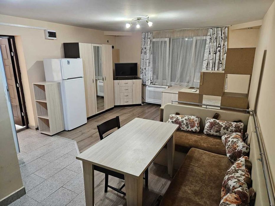 Дава се под наем Едностаен апартамент в Пловдив, Център - 42 кв.м за 195 € - Снимка #1