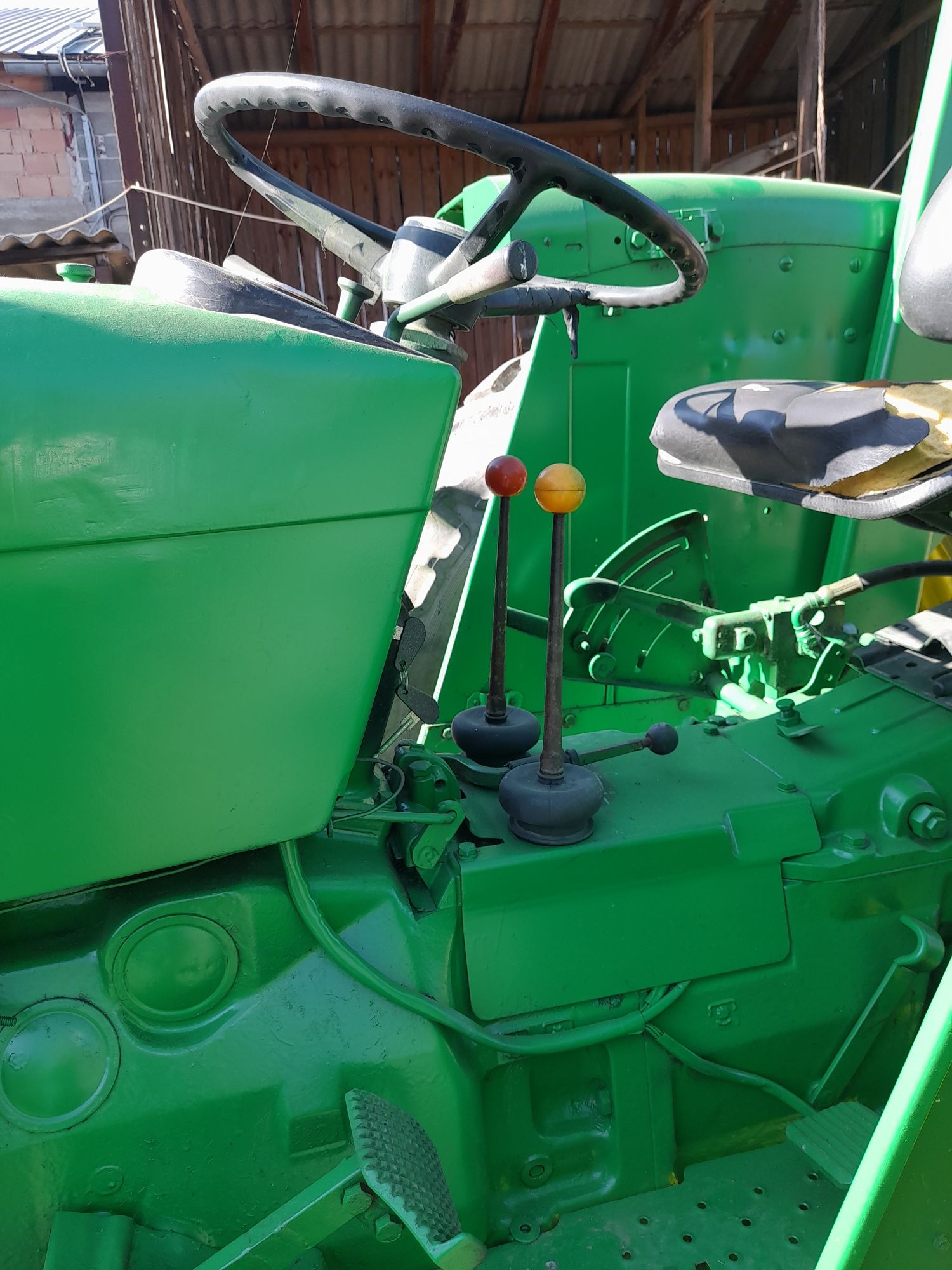 Vind tractor john deere în stare de funcționare