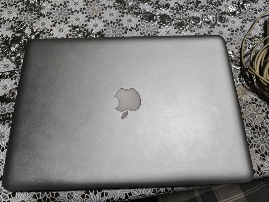 Macbook an de fabricație 2011