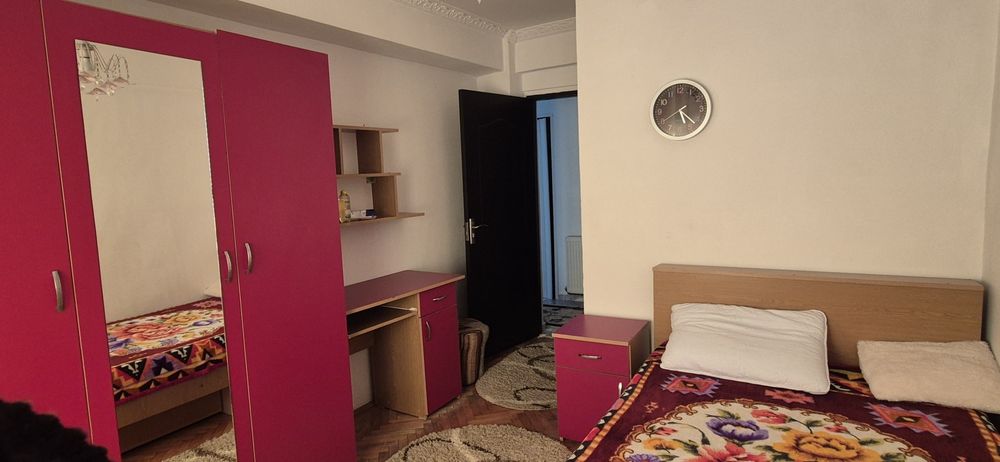 De închiriat apartament cu 3 camere