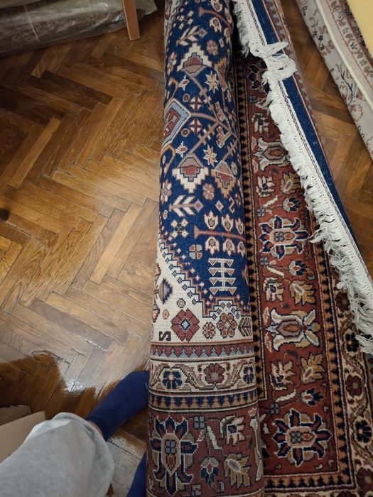 Covor nefolosit tesut manual din làna pura.