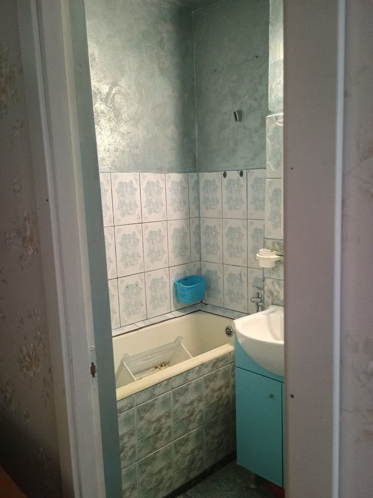 Închiriez apartament cu 2 camere
