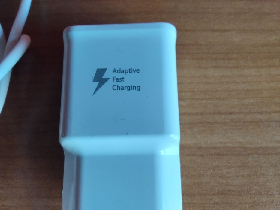 оригинално  супер бързо зарядно за всички видове модели смартелефони