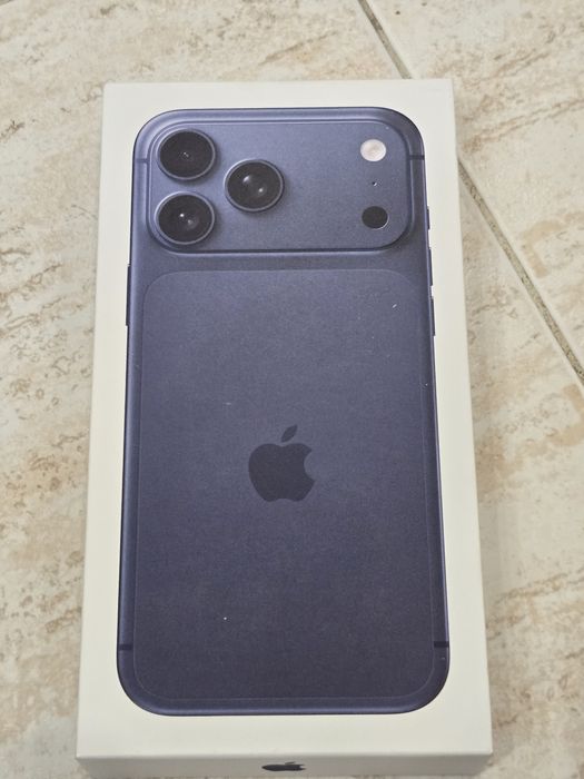 Продавам iPhone 17 Pro Max 1 т