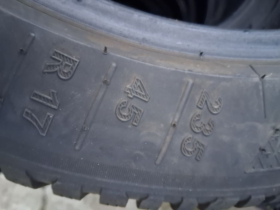 235 45 17 KLEBER 4броя зимни