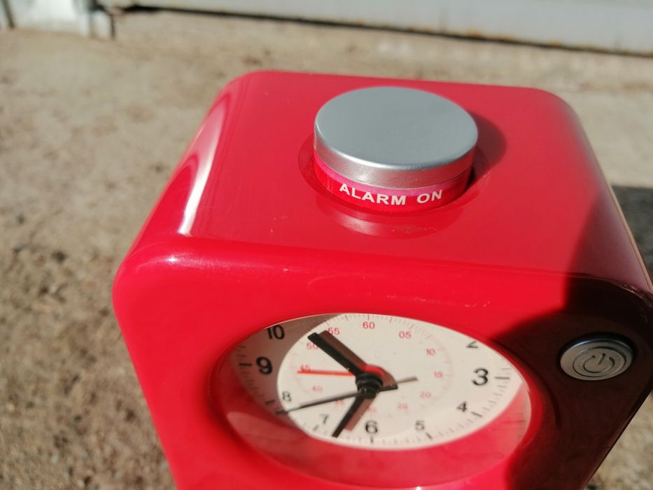 Ceas cu radio, alarma, iluminare