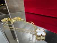 Van Cleef & Arpels VCA Gold Mother Pearl Alhambra 1 Motif Дамско Колие