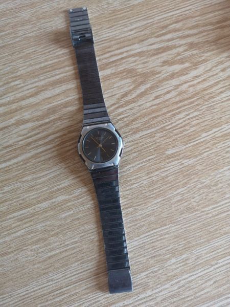 Продавам часовници 1бр. CITIZEN 1бр. Дамски SEIKO